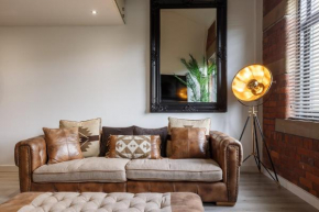 Stunning Designer Penthouse - 85'' Cinema TV!